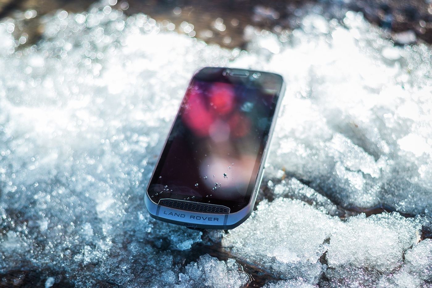 Explore phone in the snow | Land Rover Explore